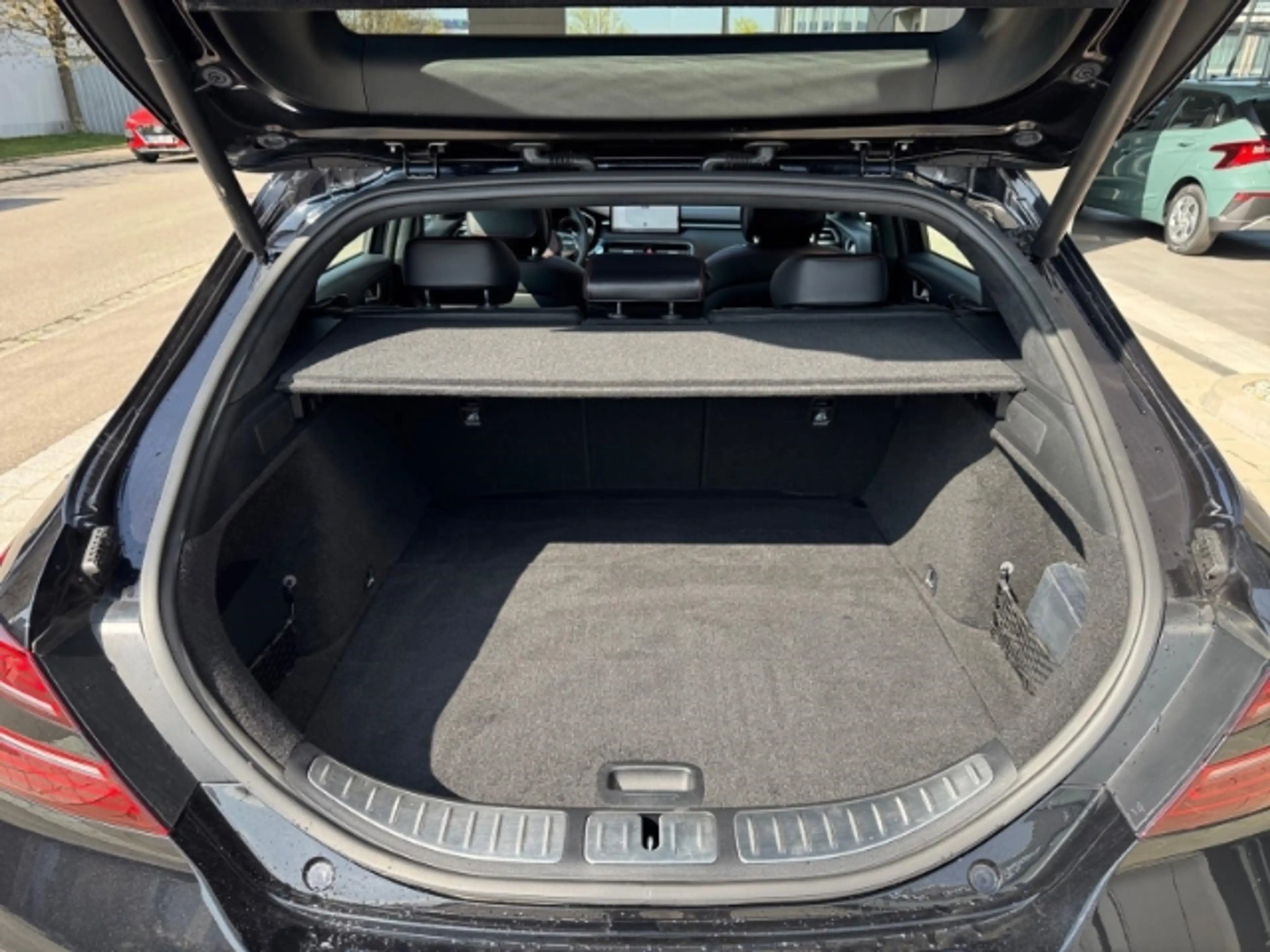 Genesis G70 Shooting Brake 2.0T RWD Sport Sportpaket Navi Lede — photo 12
