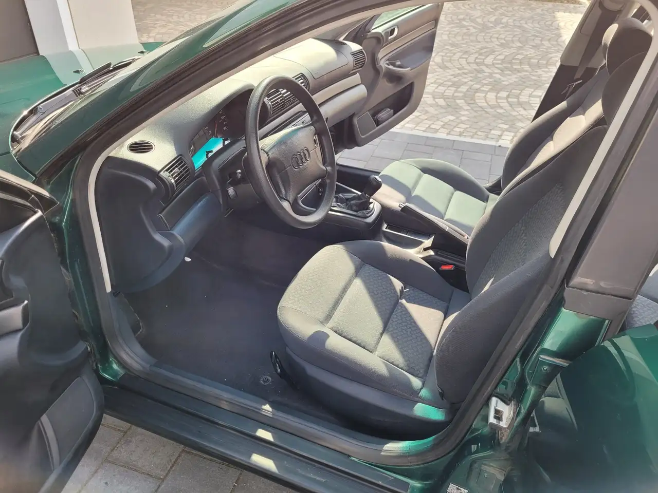 Audi A4 1.6, foto 9