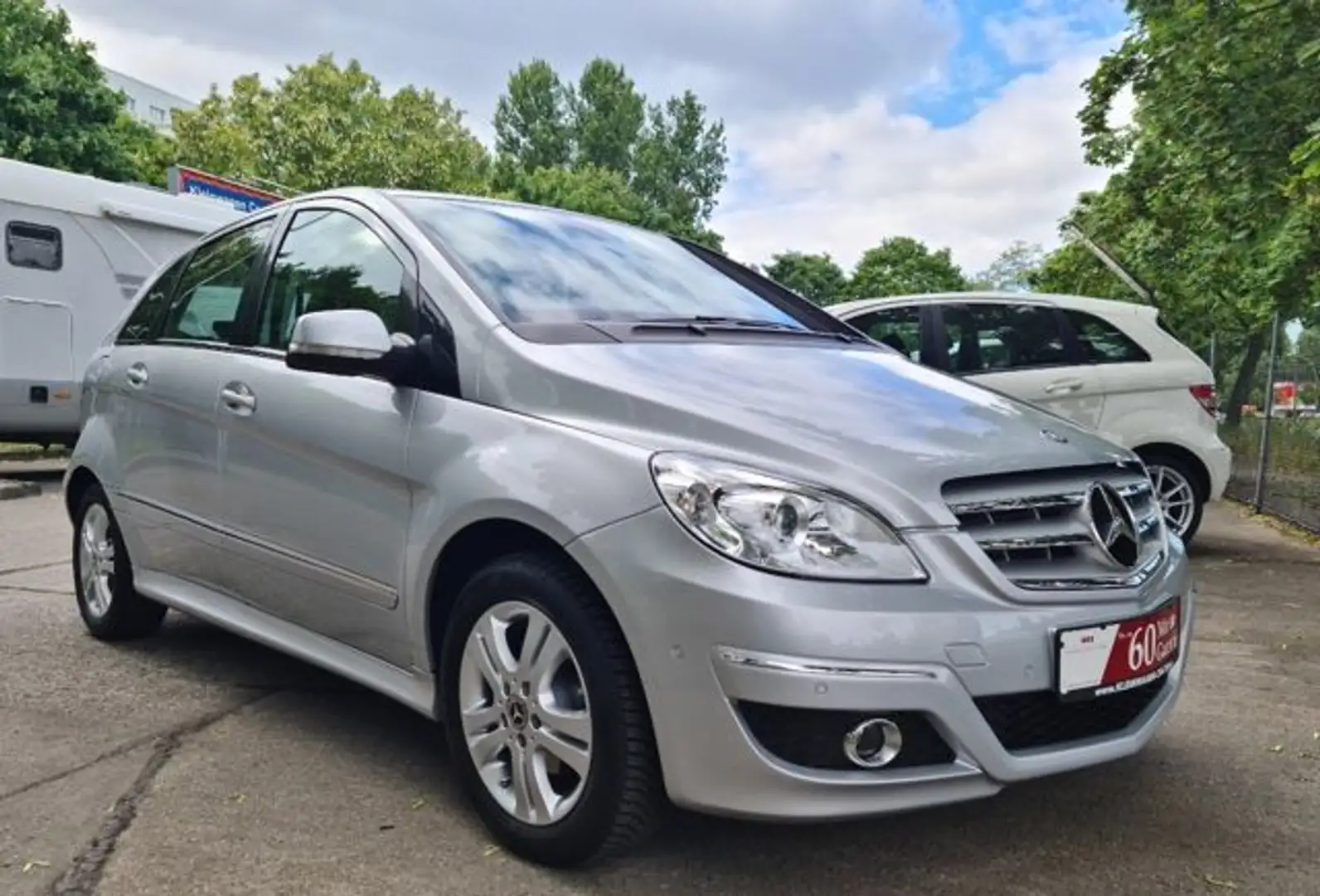 Mercedes-Benz B 180 S-Tourer Autom/Klima/PDC/Temp/SH/Navi Zilver - 2