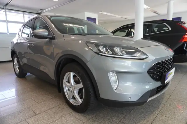 Ford Kuga view 3