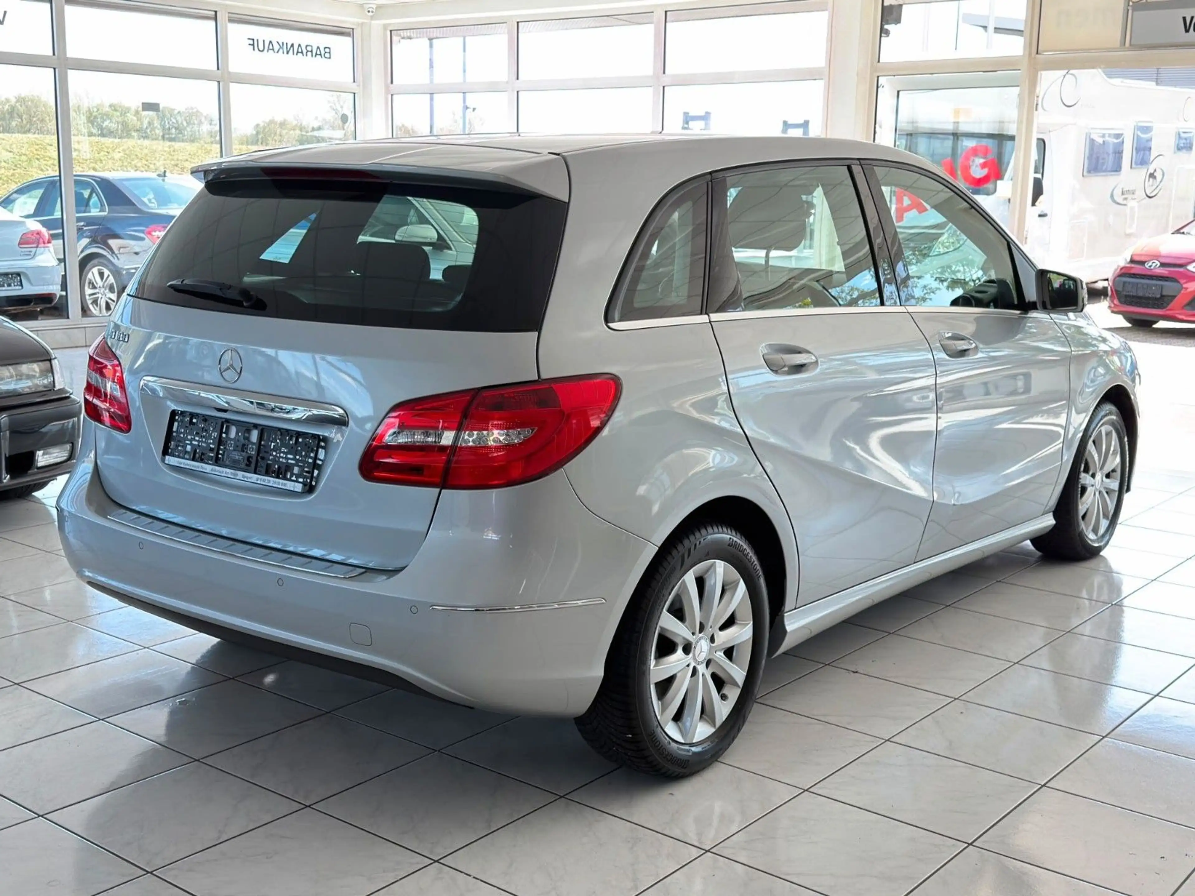 Mercedes-Benz B 180 +Navi+Bi-Xenon+Kamera+Anhänger Kupplung — photo 4