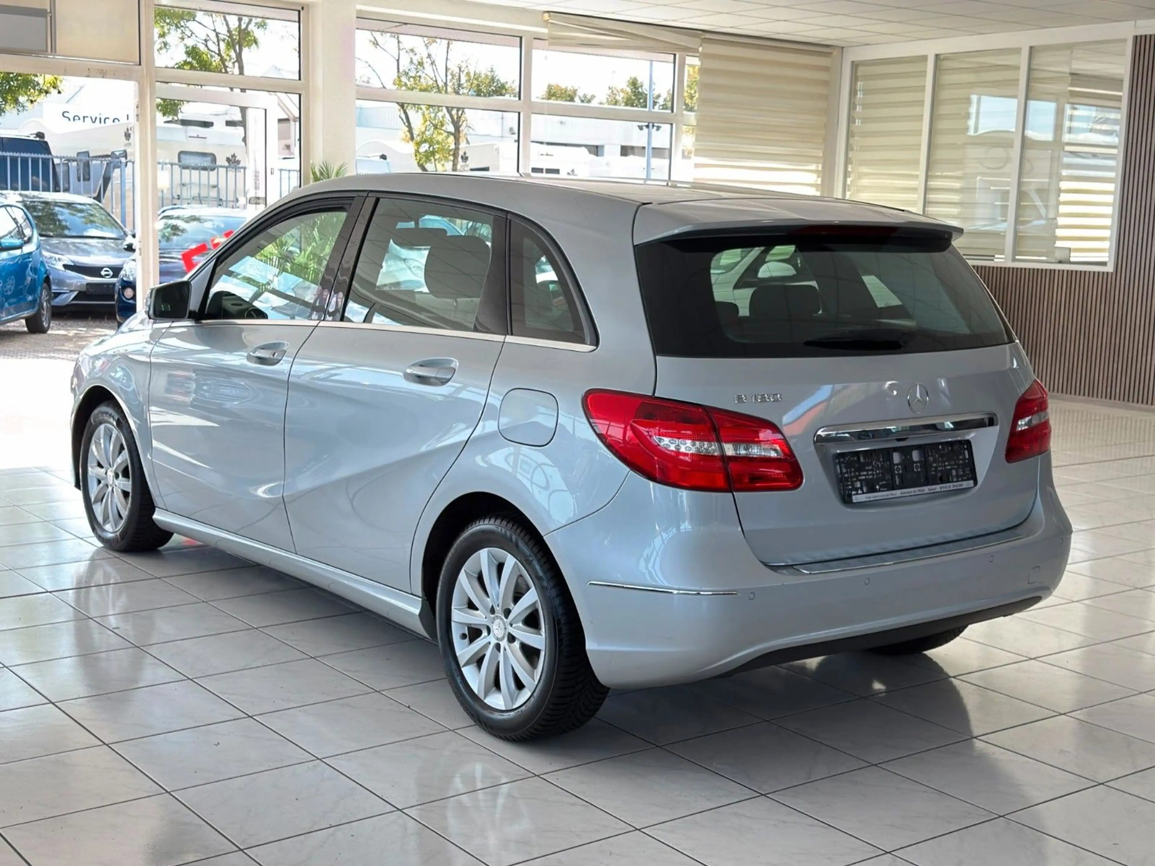 Mercedes-Benz B 180 +Navi+Bi-Xenon+Kamera+Anhänger Kupplung — photo 3