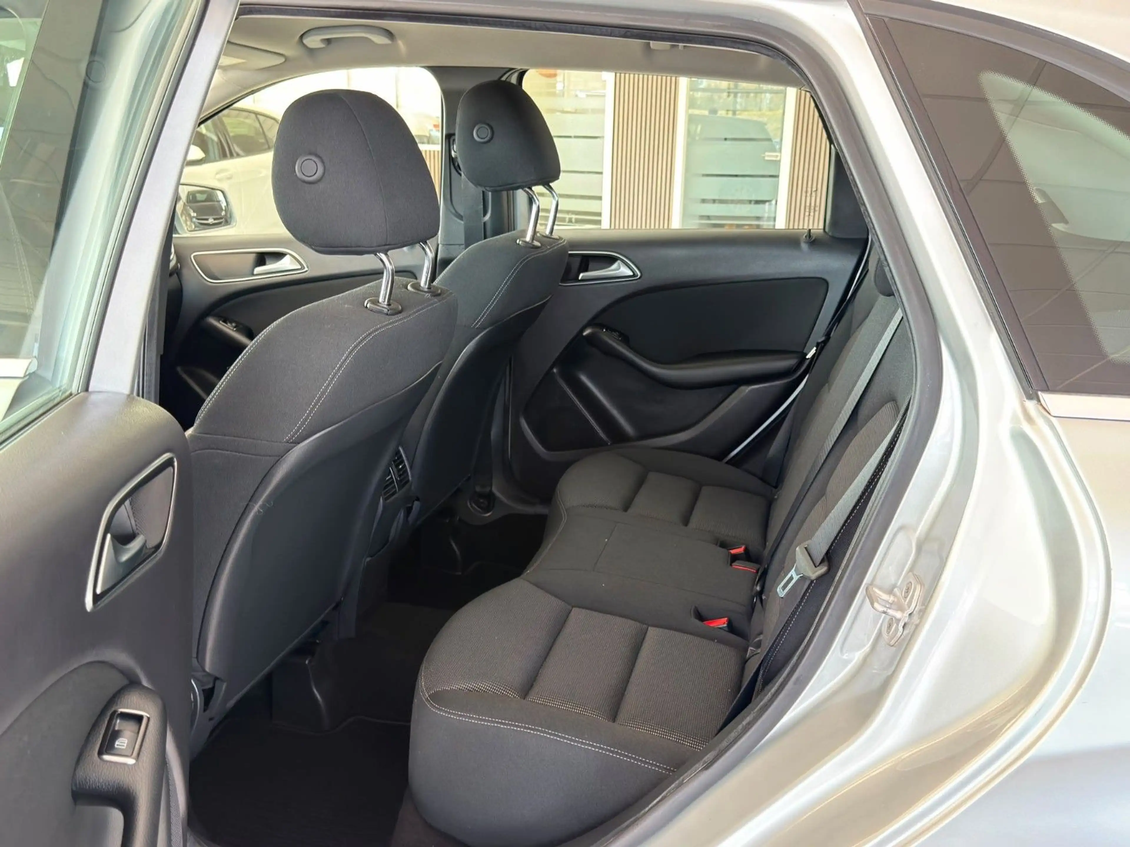 Mercedes-Benz B 180 +Navi+Bi-Xenon+Kamera+Anhänger Kupplung — photo 14