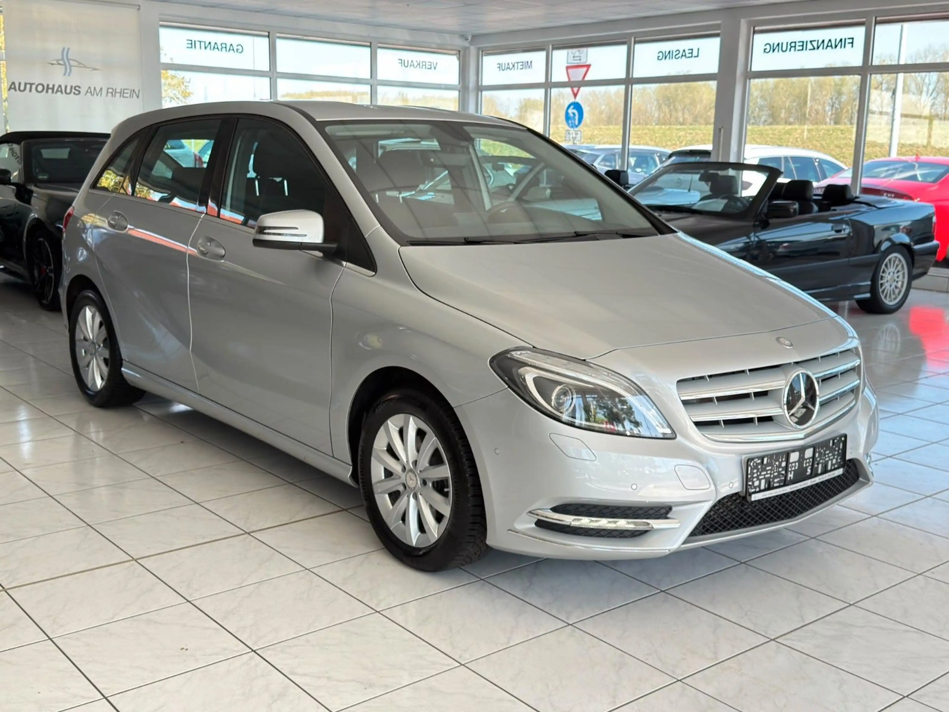 Mercedes-Benz B 180 +Navi+Bi-Xenon+Kamera+Anhänger Kupplung