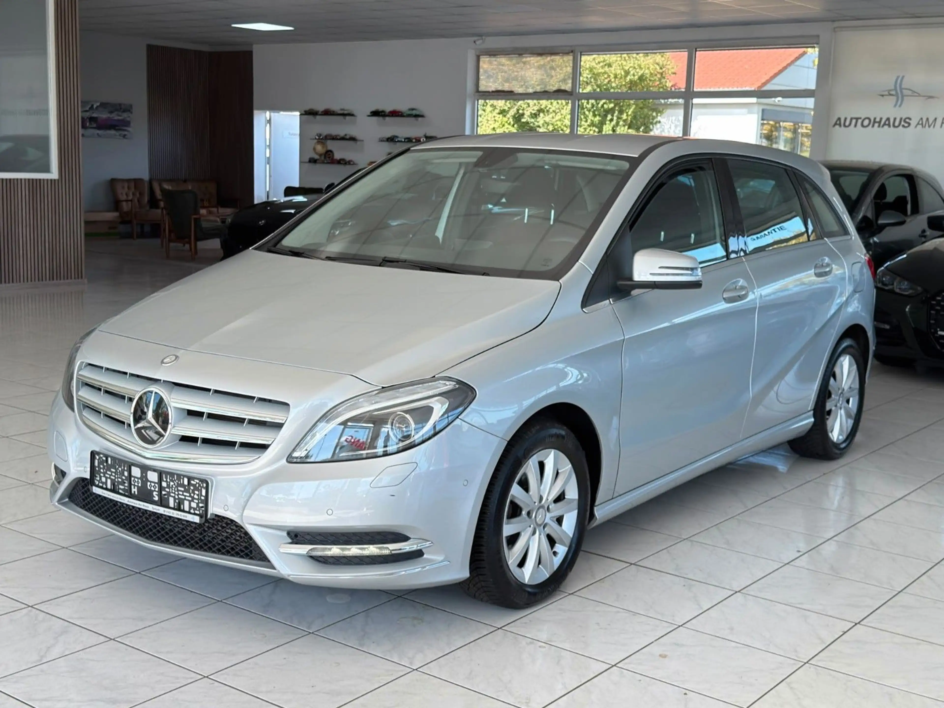 Mercedes-Benz B 180 +Navi+Bi-Xenon+Kamera+Anhänger Kupplung — photo 2