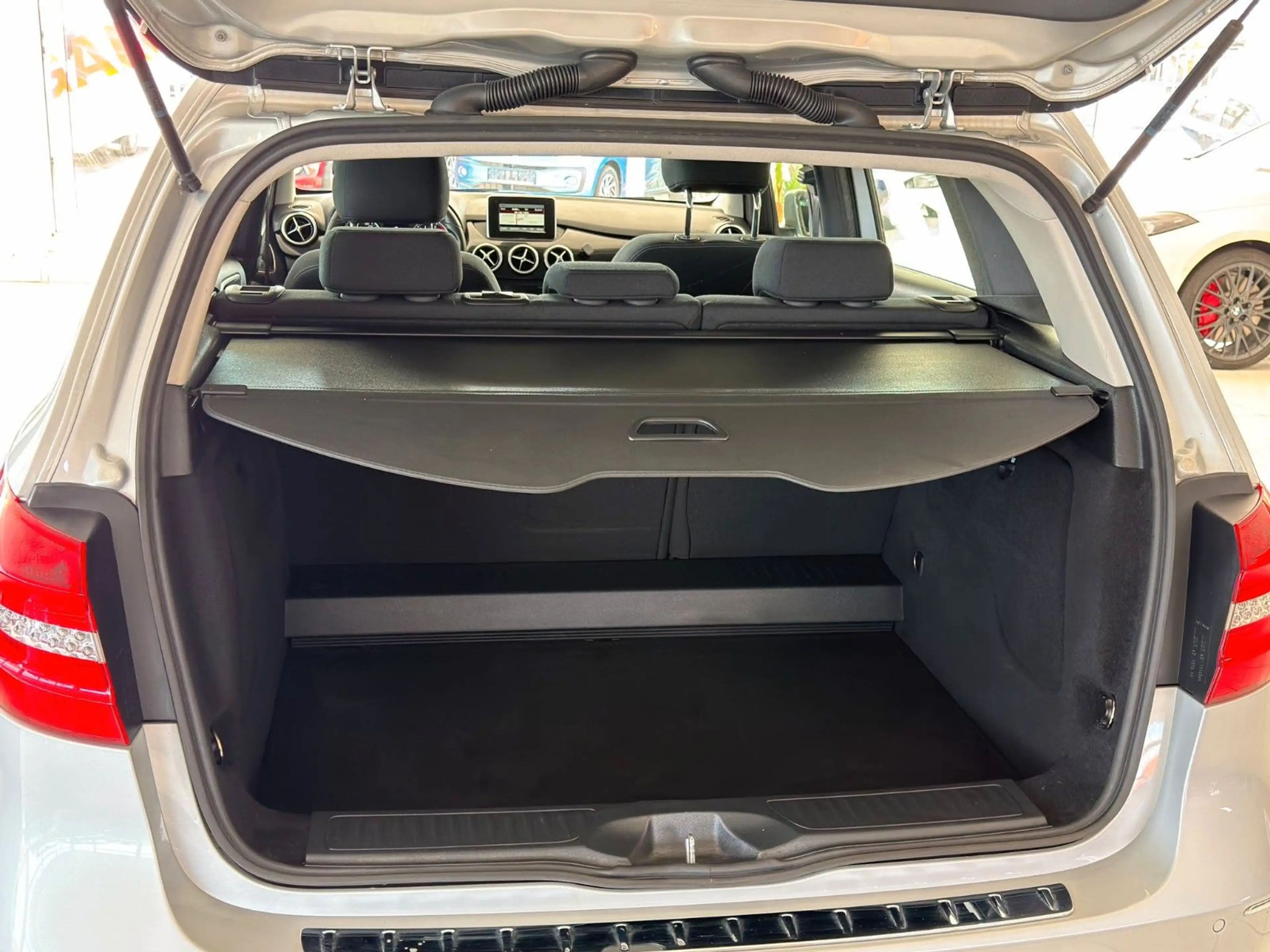 Mercedes-Benz B 180 +Navi+Bi-Xenon+Kamera+Anhänger Kupplung — photo 6