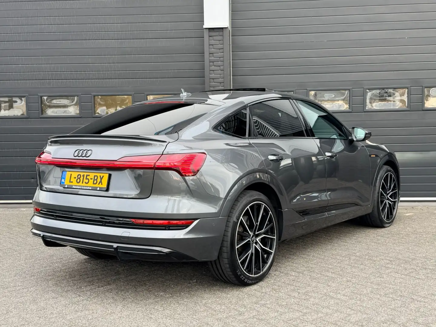 Audi e-tron Sportback 50 quattro S edition 71 kWh | Luchtverin Gris - 2