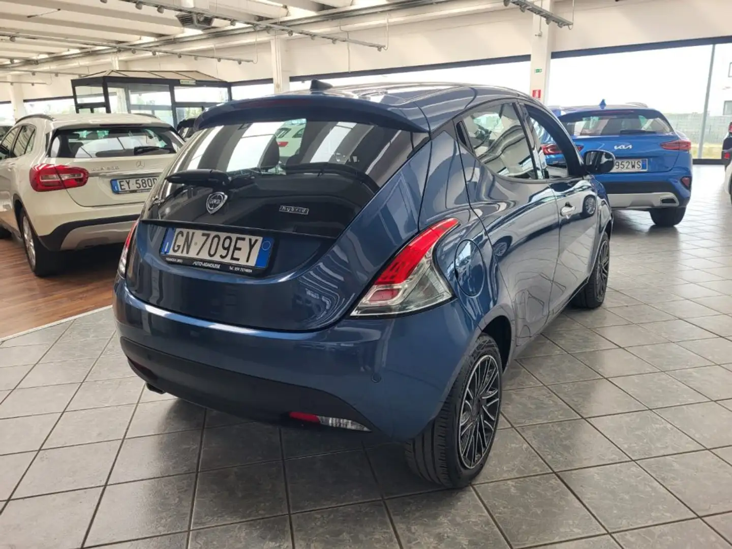 Lancia Ypsilon 1.0 FireFly 5 porte Hybrid Gold-5 posti-fendi-Sens Grigio - 2