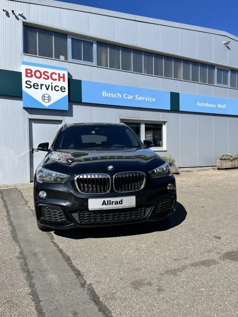 BMW X1 xDrive20i Aut. M Sport Schwarz - 1