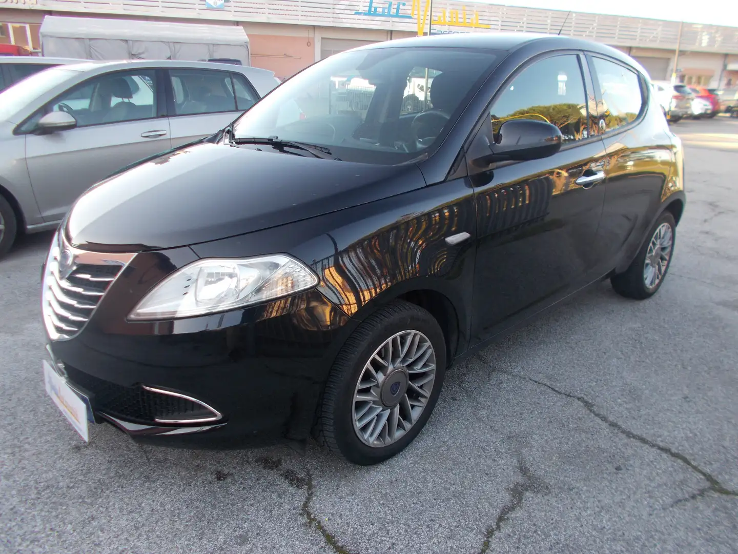 Lancia Ypsilon 1.2 8v 69cv Platinum ecochic GPL DI SERIE 5 posti Noir - 1