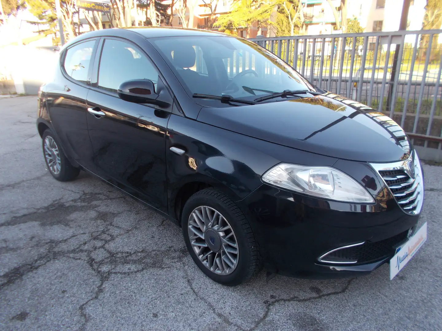 Lancia Ypsilon 1.2 8v 69cv Platinum ecochic GPL DI SERIE 5 posti Noir - 2