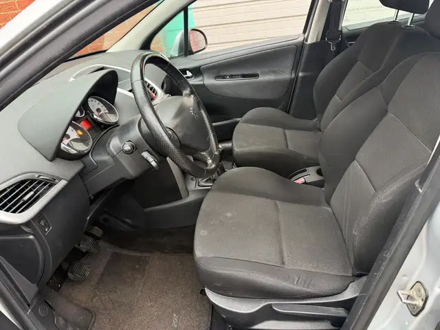 Peugeot 207 view 5