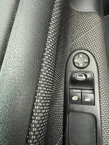 Peugeot 207 view 13