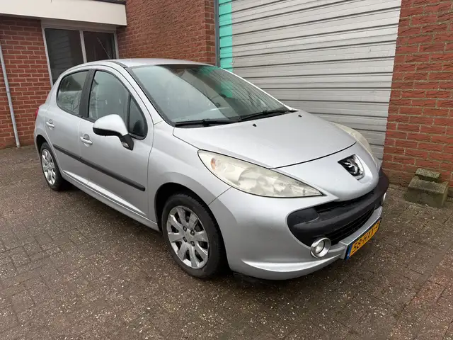 Peugeot 207 view 2