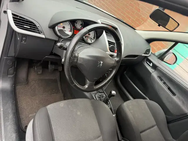 Peugeot 207 view 17
