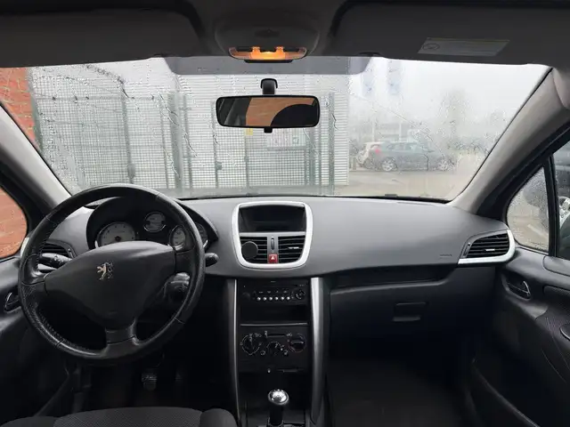 Peugeot 207 view 6