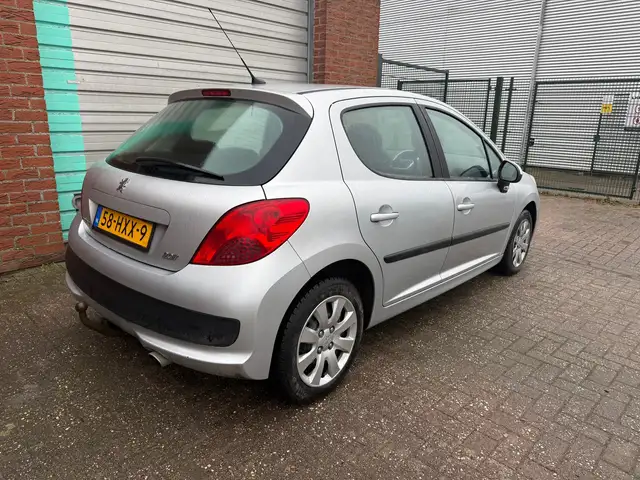 Peugeot 207 view 4