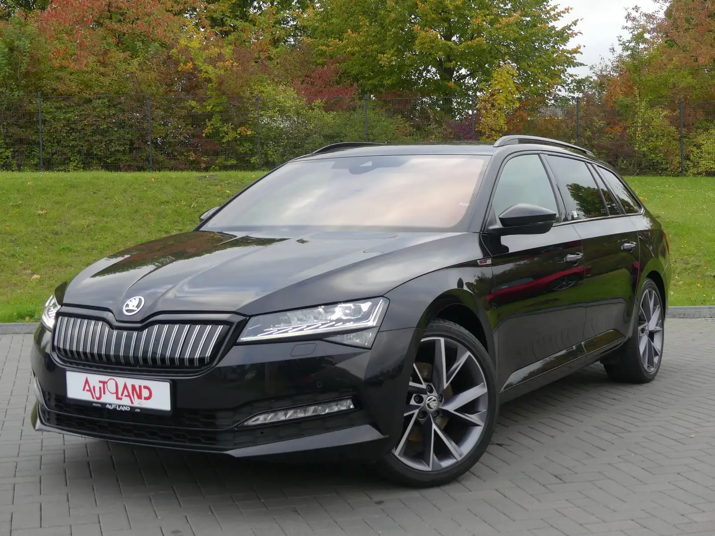 Skoda Superb Combi Sportline iV DSG ACC Laser Navi PDC Schwarz - 2