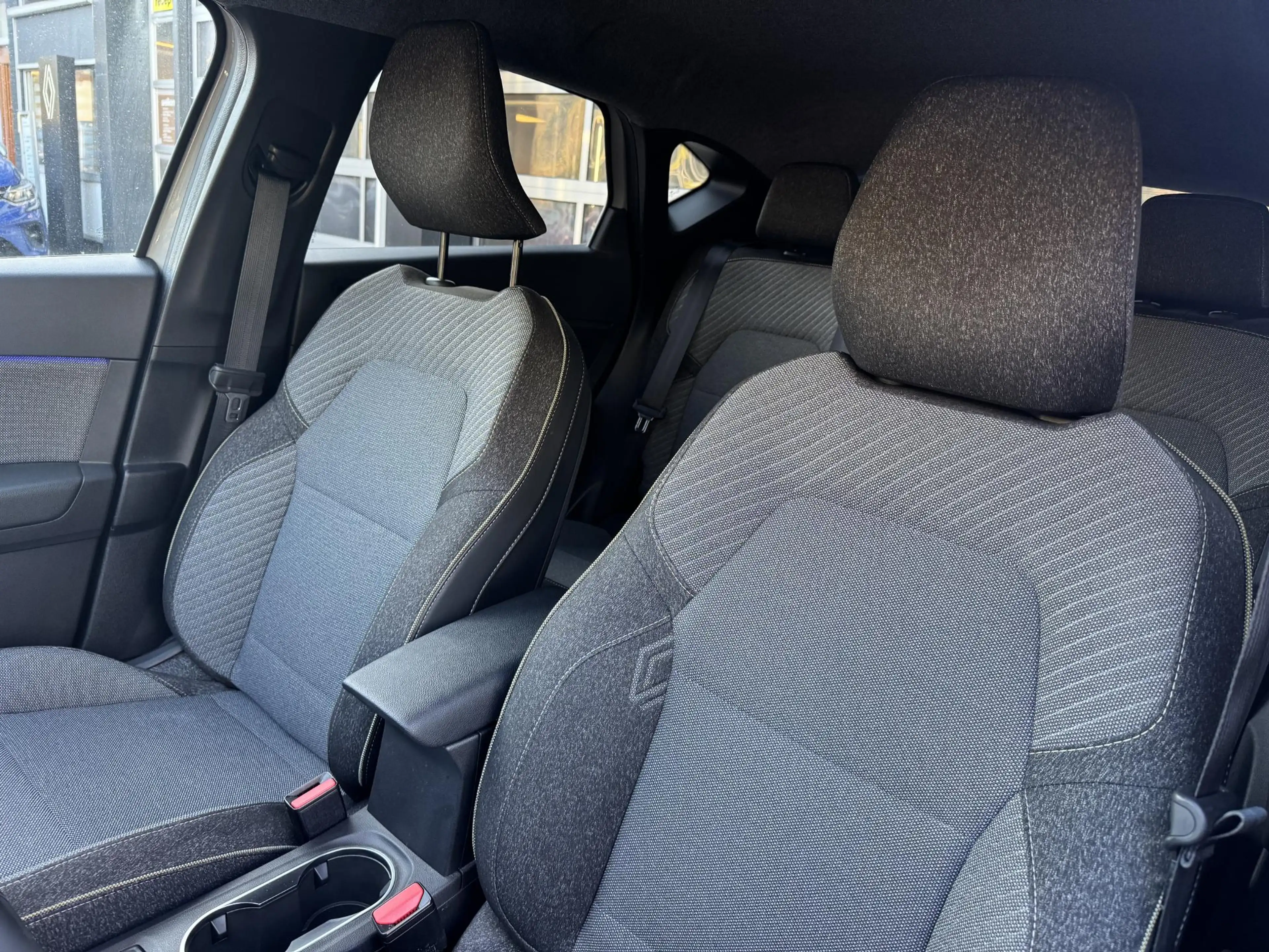 Renault Captur 1.8 E-Tech full hybrid 160 techno — photo 11
