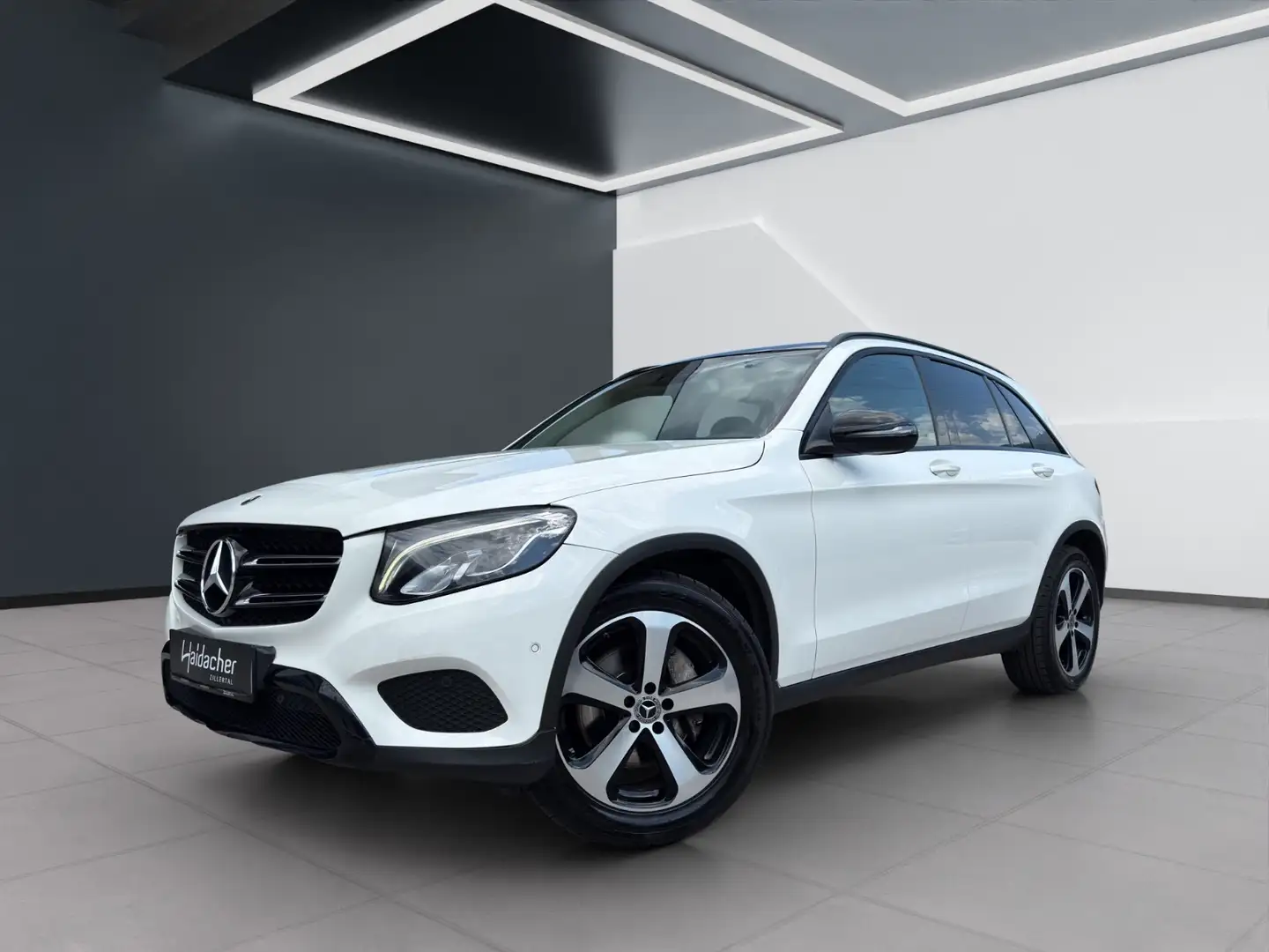 Mercedes-Benz GLC 220 d 4MATIC PTS Shz eHeck Pano AMG AHK RKam Weiß - 2
