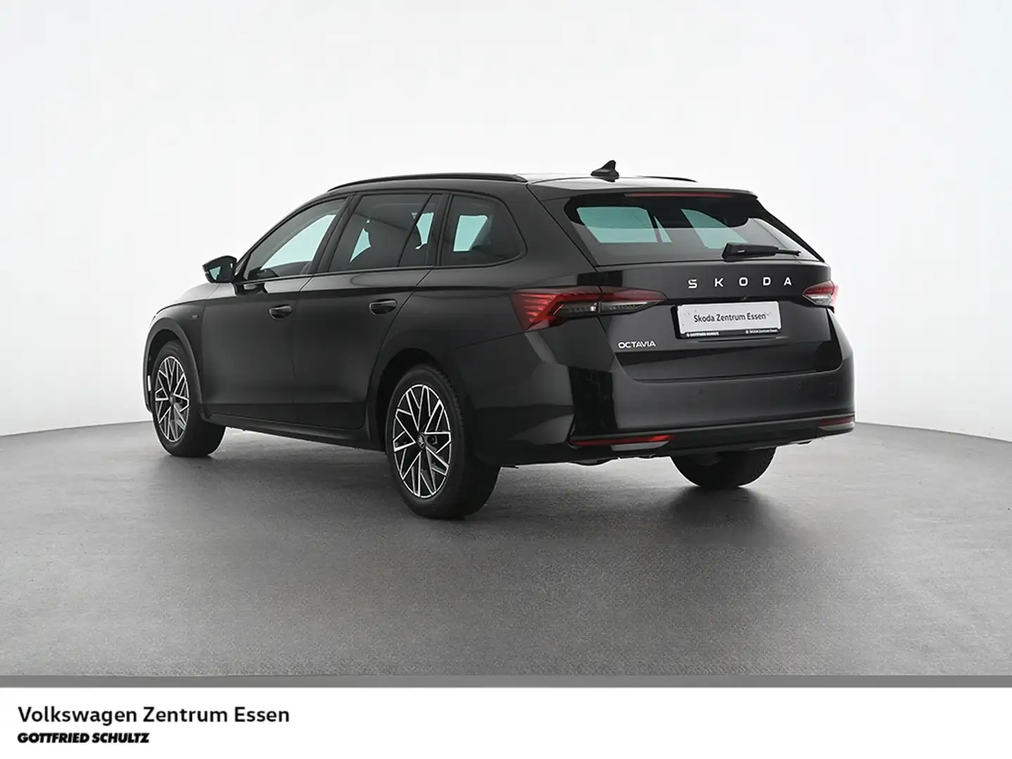 Skoda Octavia Combi Tour TDI DSG Matrix AHK Panorama Schwarz - 2