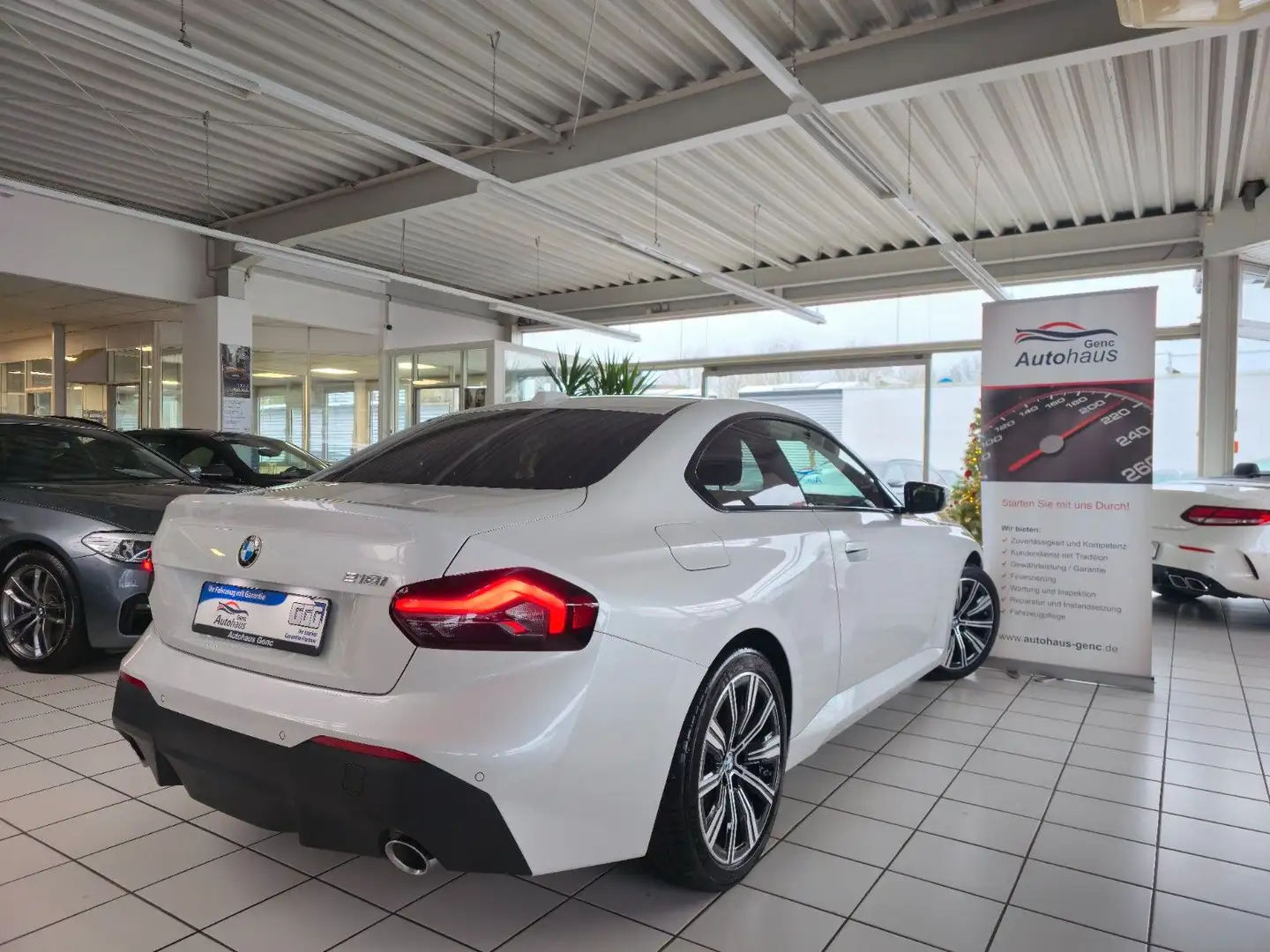 BMW 218 i Coupe Widescreen Display DAB Tuner Weiß - 2