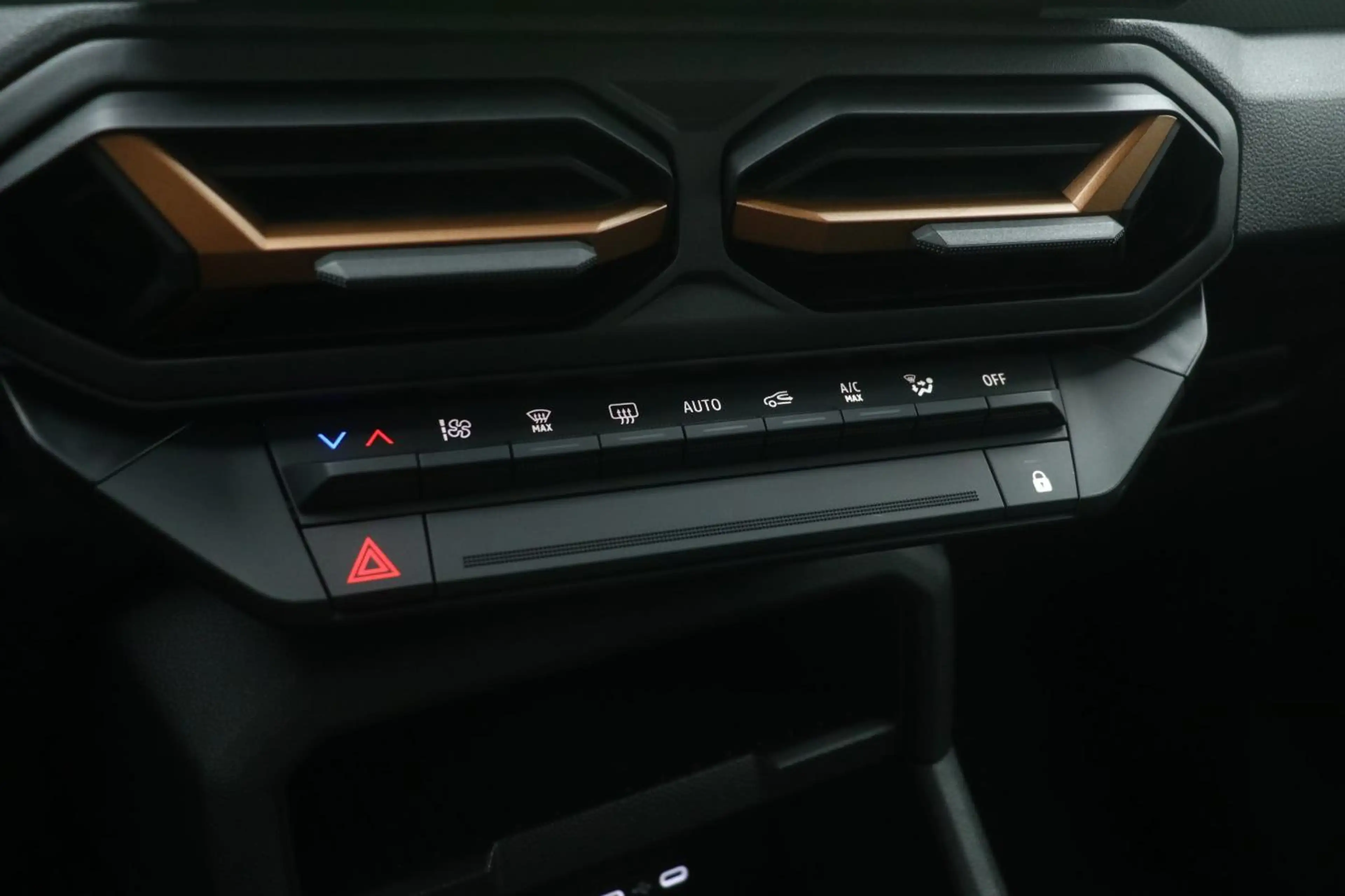 Dacia Duster 1.6 Hybrid 140 Extreme — photo 12