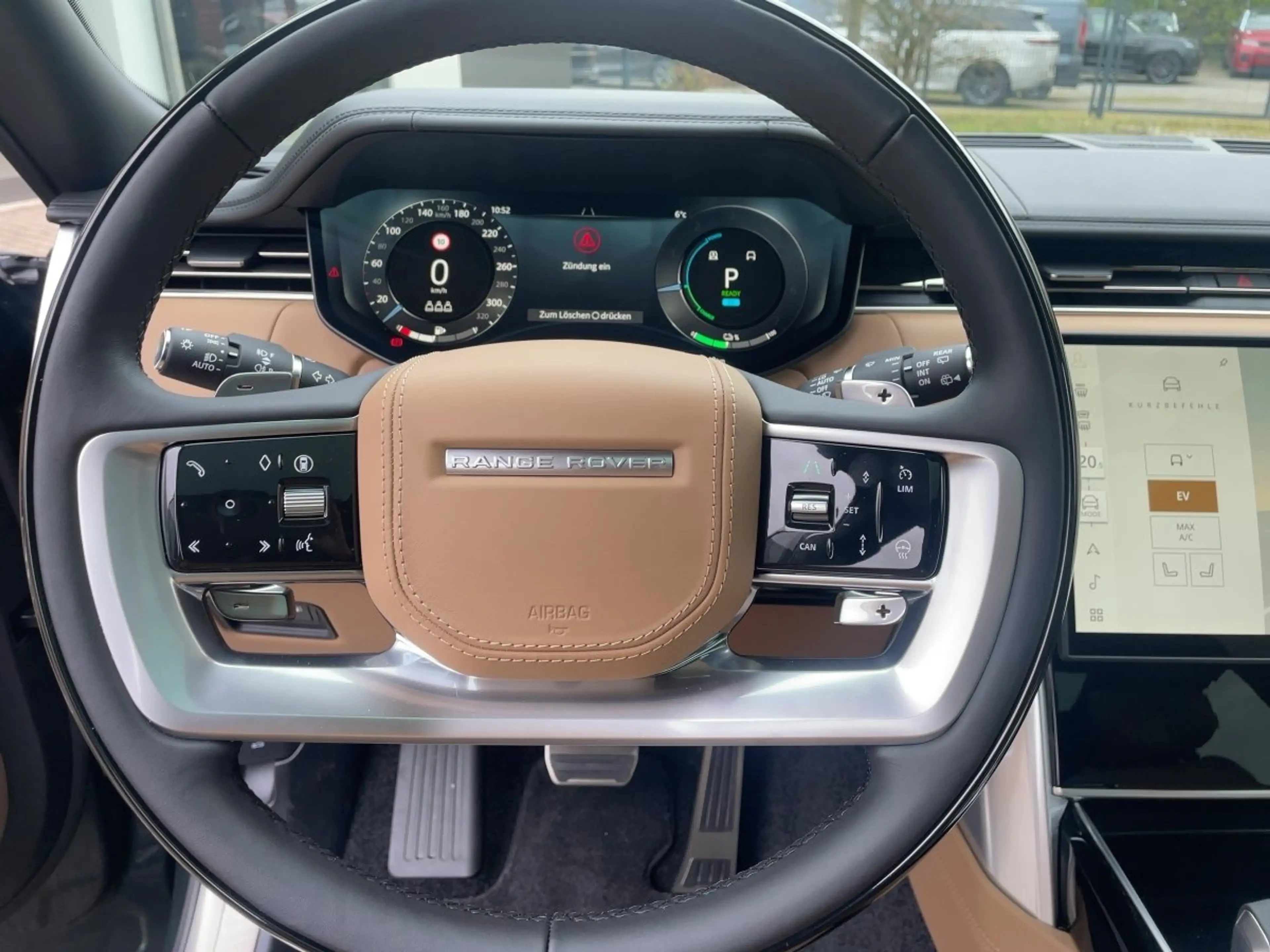 Land Rover Range Rover SWB  P550e Autobio Plug-in Hybrid — photo 12