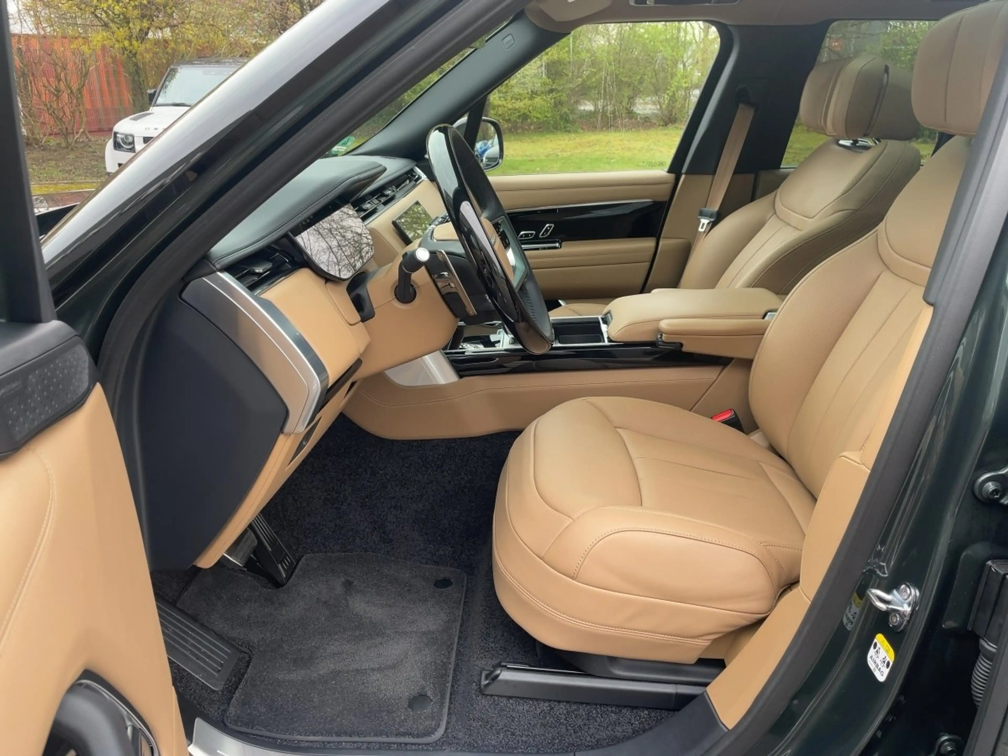 Land Rover Range Rover SWB  P550e Autobio Plug-in Hybrid — photo 9