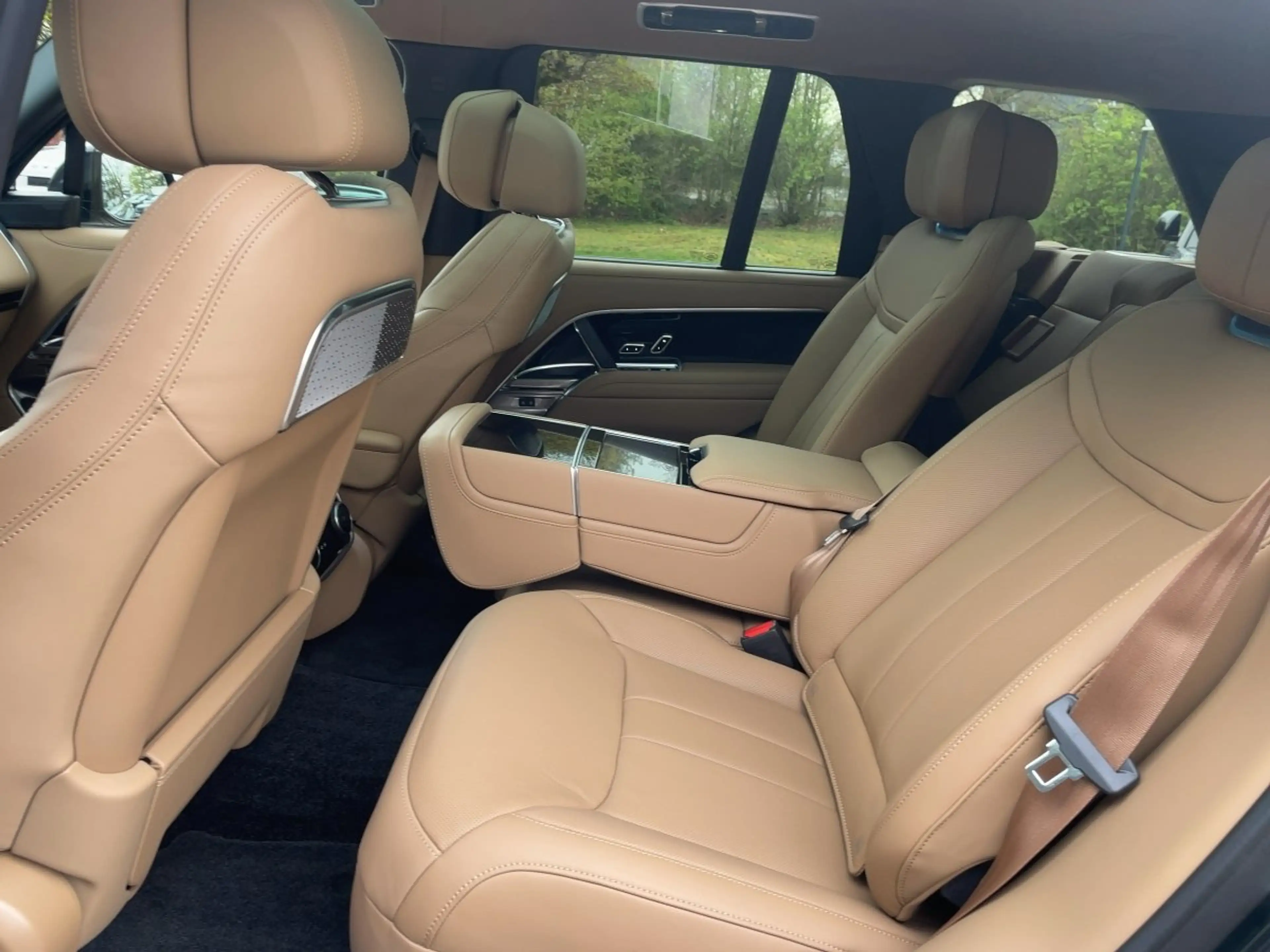 Land Rover Range Rover SWB  P550e Autobio Plug-in Hybrid — photo 10
