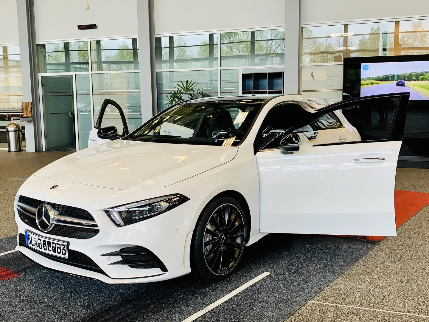 Mercedes-Benz A 35 AMG A 35 AMG 4Matic Performance VOLLAUSSTATTUNG Blanc - 1