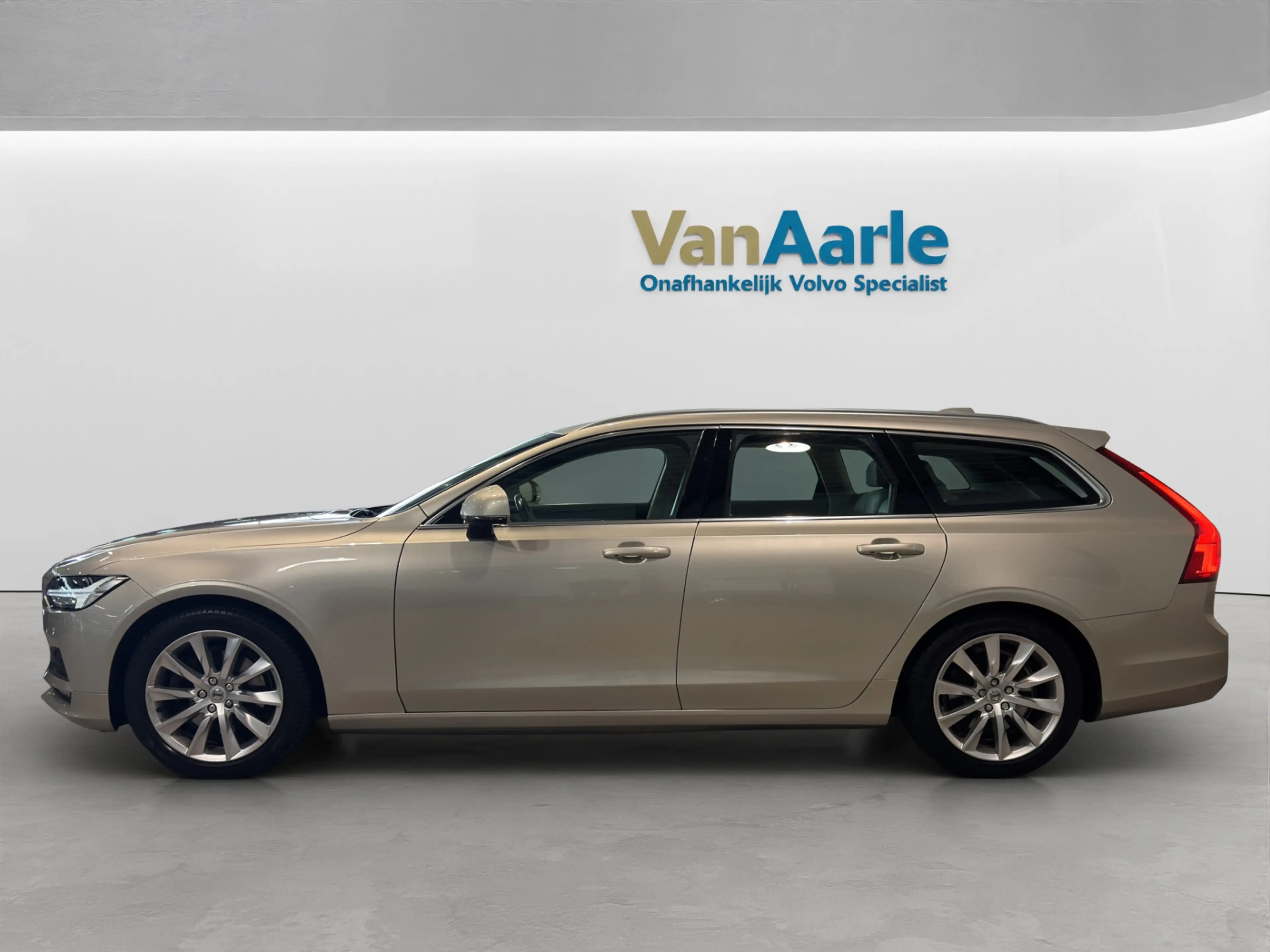Volvo V90 T5 Aut. Momentum ACC Trekhaak Leder Stoelverwarmin — photo 7