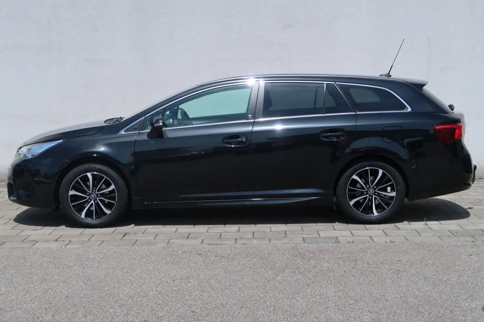 Toyota Avensis Touring Sports 1.8 Multidrive S Team Deutschland Noir - 2