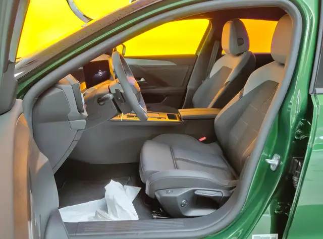Opel Astra view 12