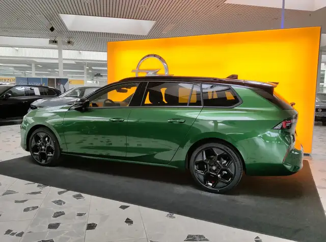 Opel Astra view 4