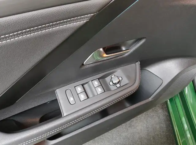 Opel Astra view 11