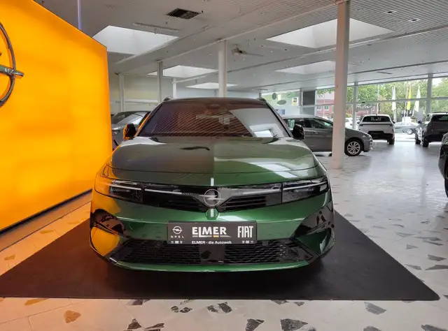 Opel Astra view 2