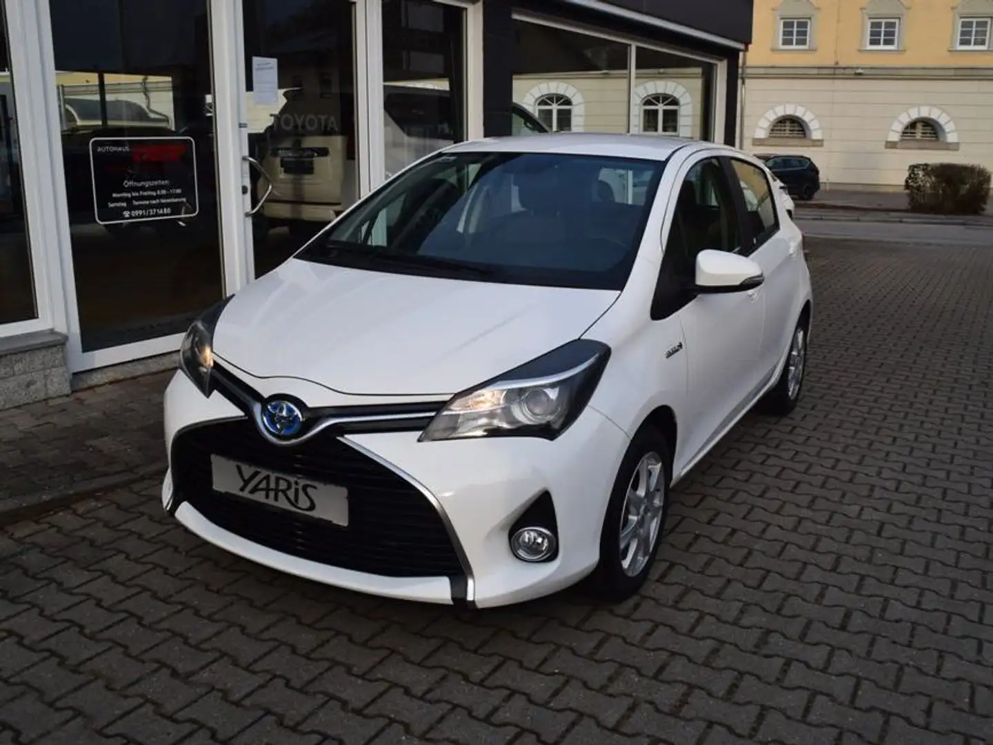 Toyota Yaris Hybrid 1.5 VVT-i Comfort Weiß - 1