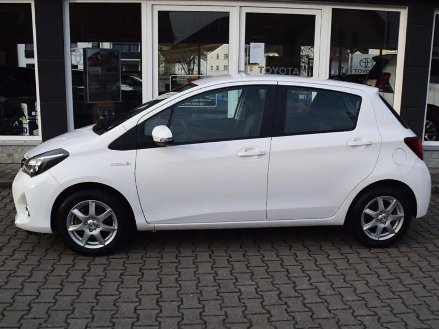 Toyota Yaris Hybrid 1.5 VVT-i Comfort Weiß - 2