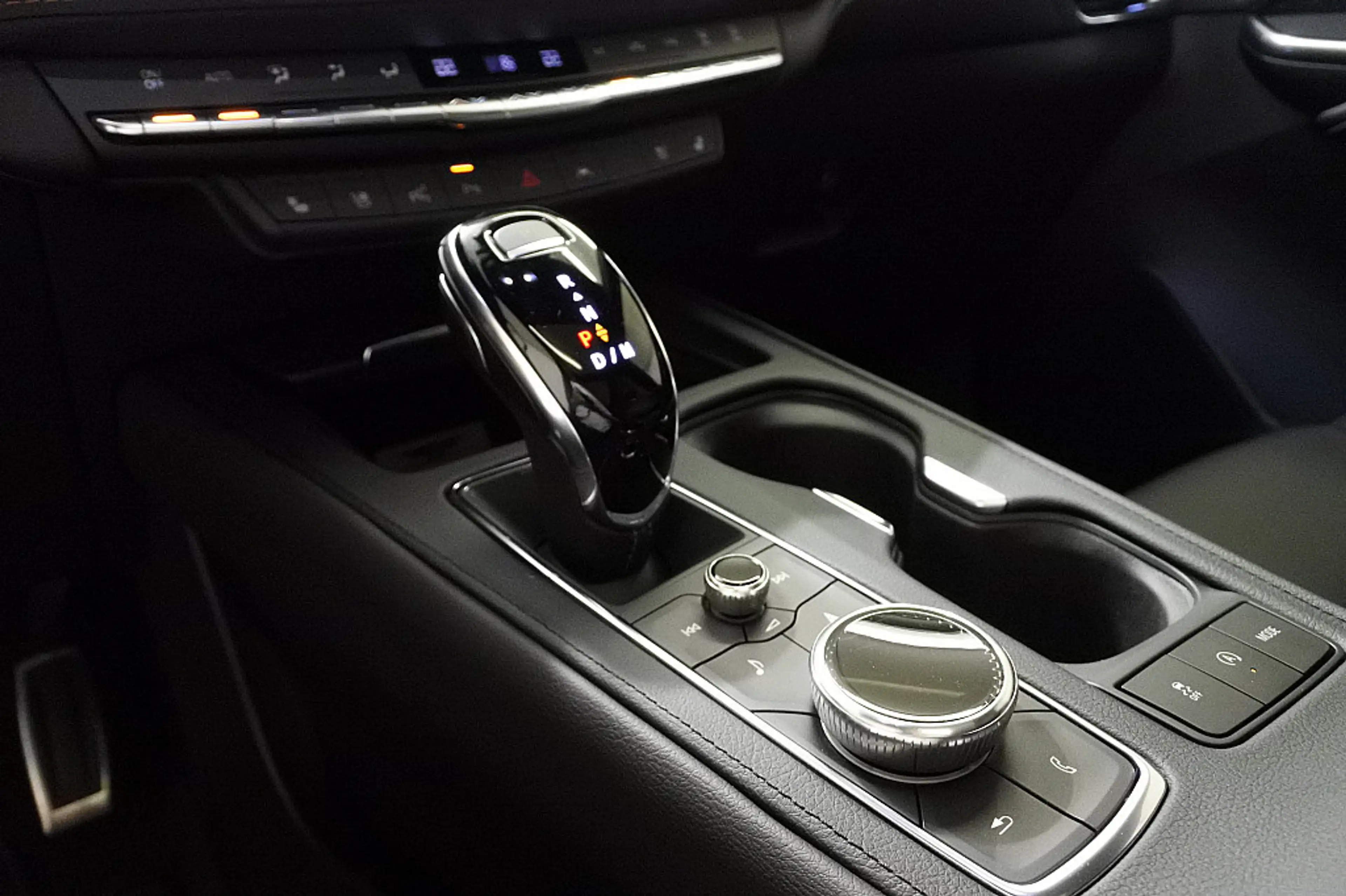 Cadillac XT4 Sport AWD — photo 8