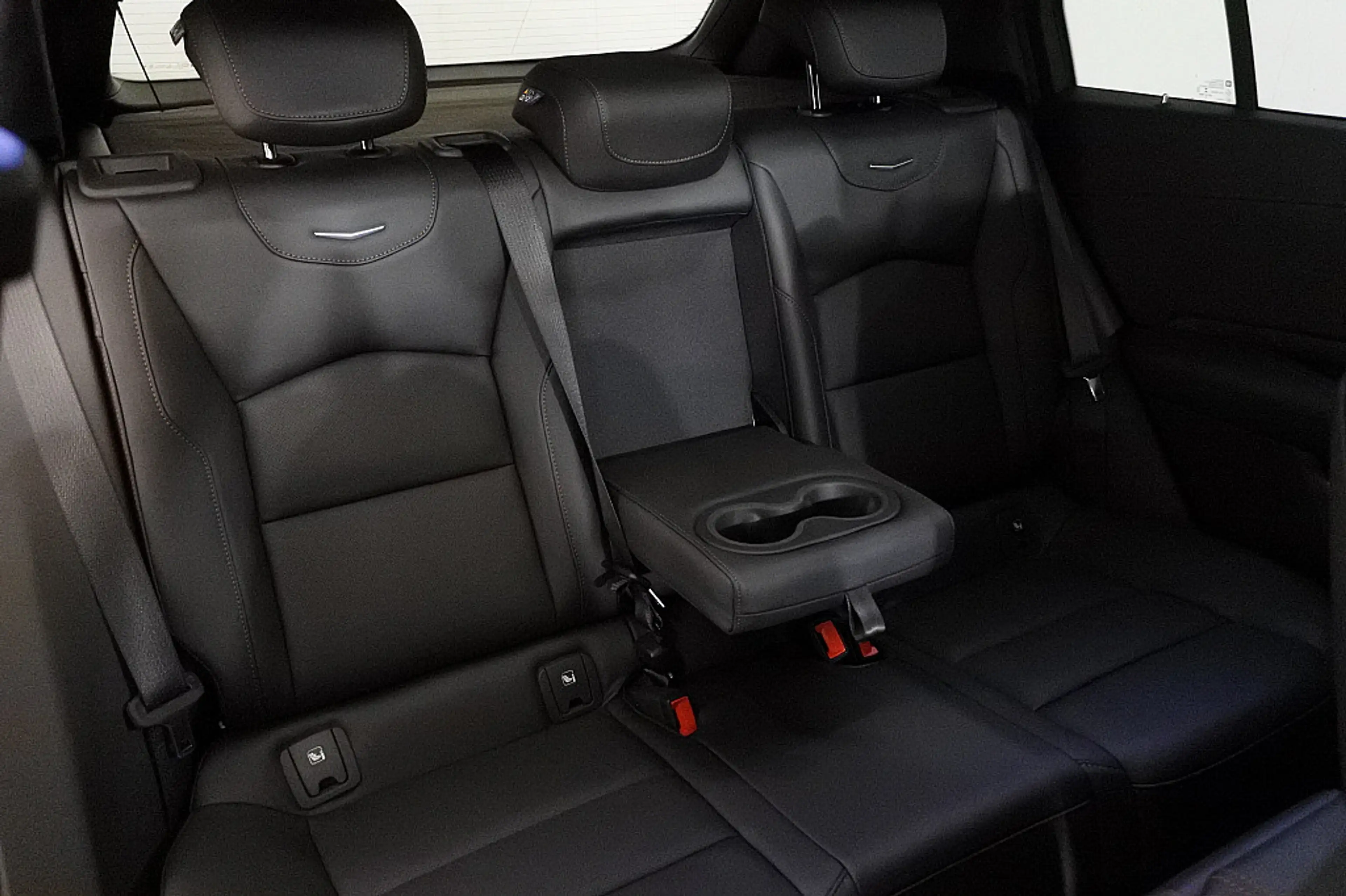 Cadillac XT4 Sport AWD — photo 14