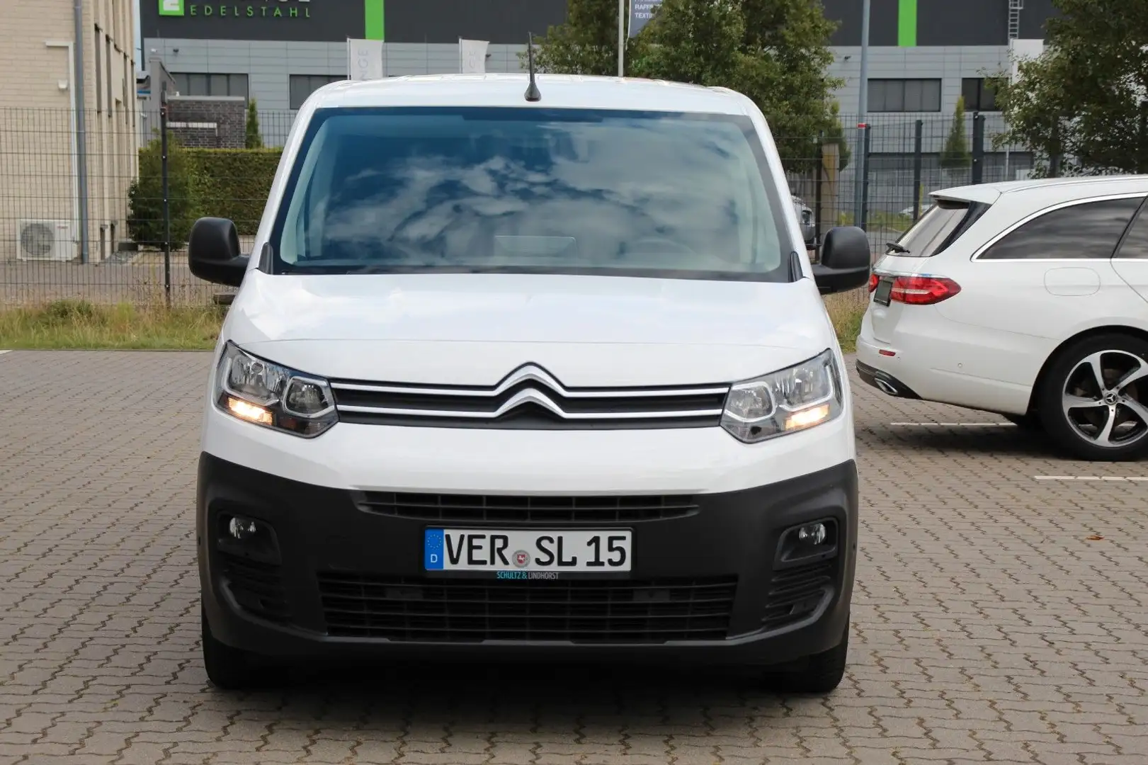 Citroen Berlingo Kasten BlueHDi 100 Club M |AHK|NAV|RFK| Weiß - 2
