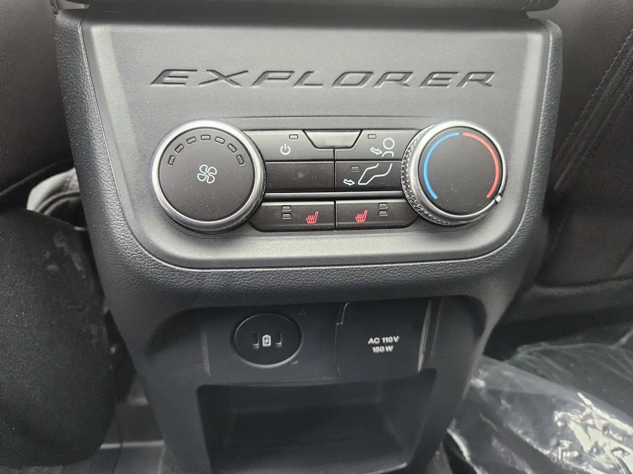 Ford Explorer снимка Ford Explorer