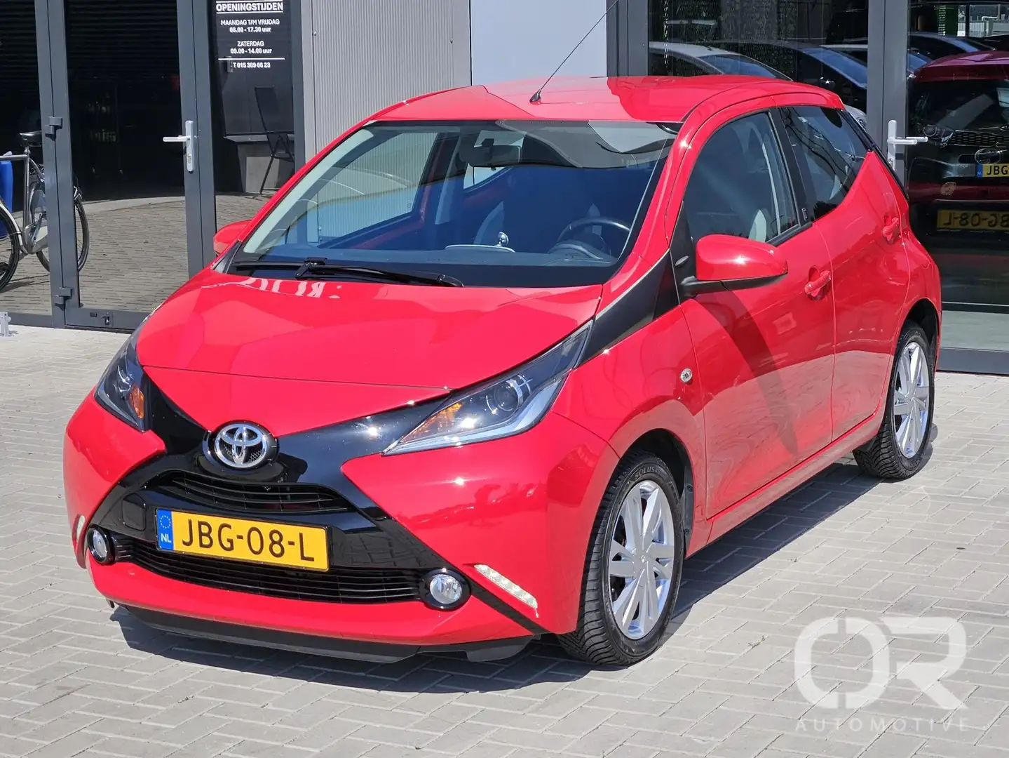 Toyota Aygo 1.0 VVT-i x-cite Automaat Navi Cam LM15 LED Rood - 1
