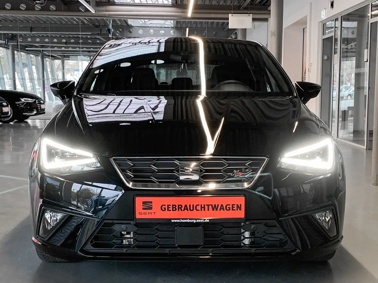 SEAT Ibiza 1.0 TSI FR OPF DSG 8.000 km! LED Navi Schwarz - 2