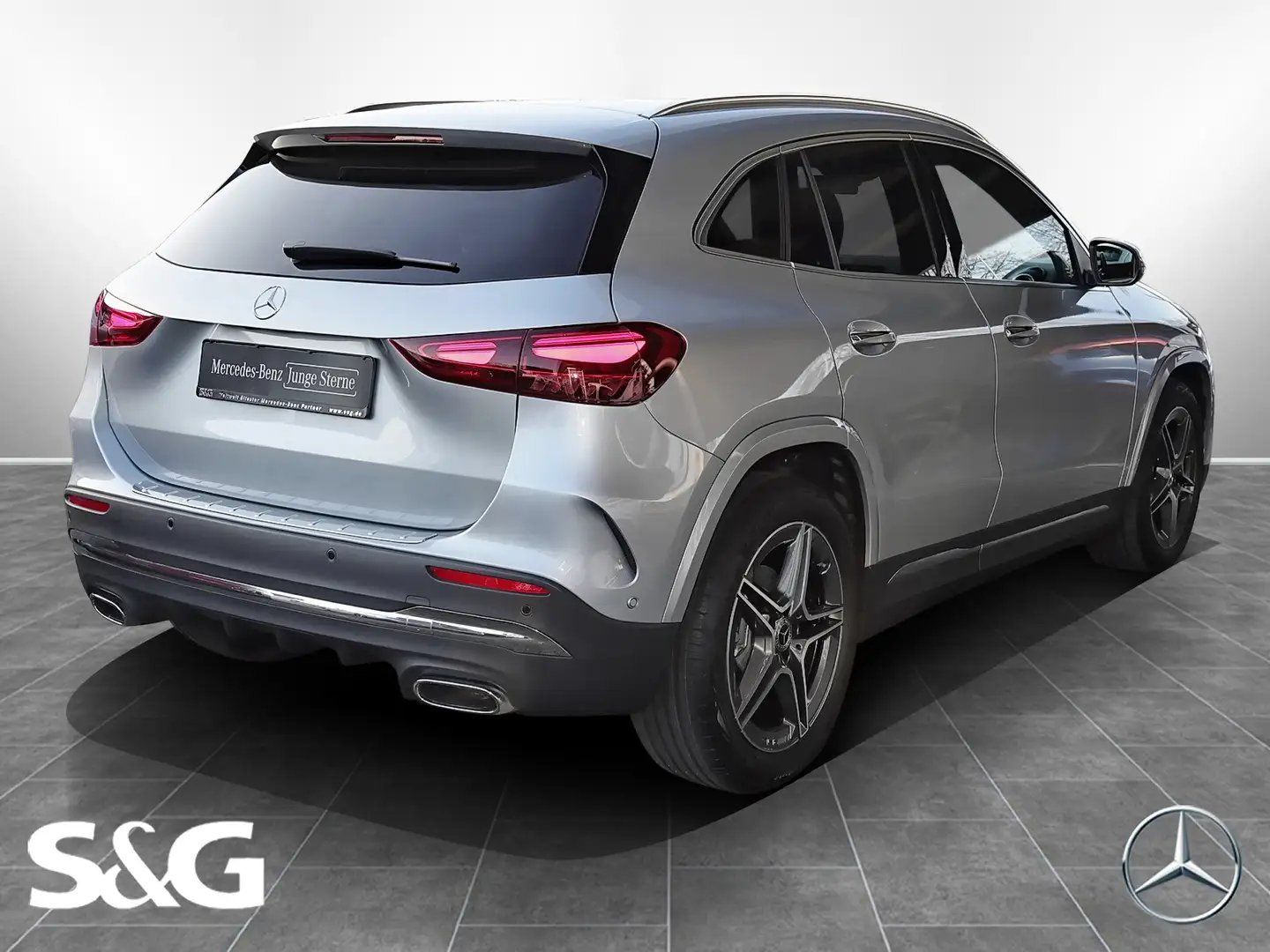 Mercedes-Benz GLA 180 AMG DISTRO+TOTWINKEL+360°+MBUX+LED+19" Argent - 2