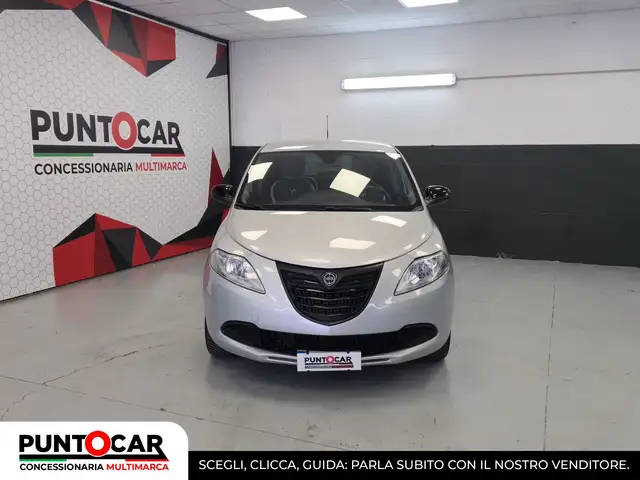 Lancia Ypsilon view 2