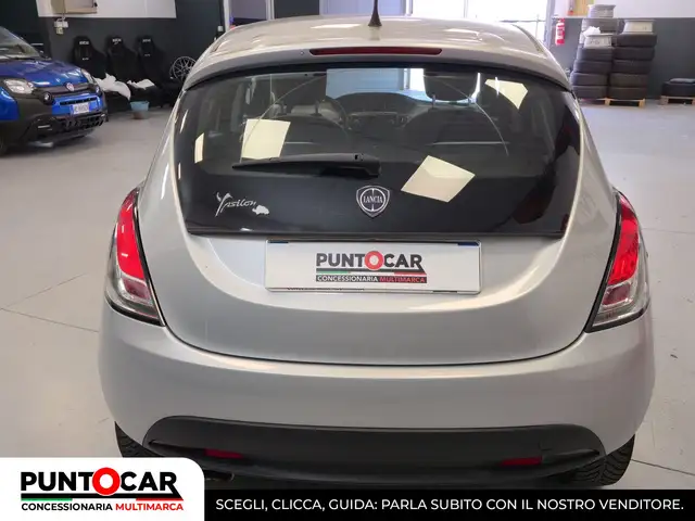 Lancia Ypsilon view 8