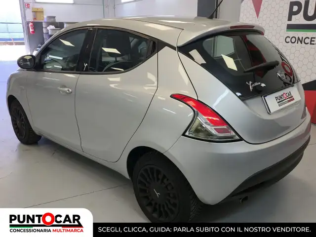 Lancia Ypsilon view 9