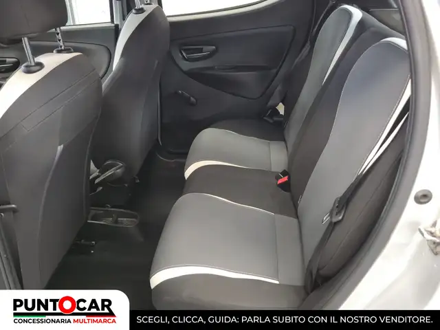 Lancia Ypsilon view 10